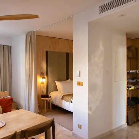 Hotel Mob